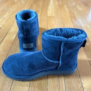 UGG Classic Mini II 1016222 Women’s 6 Navy Blue Suede Sheepskin Lined Snow Boots